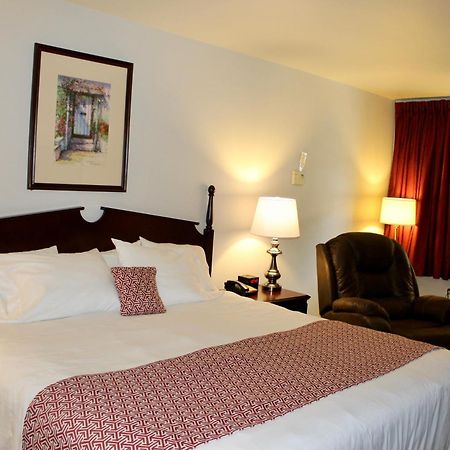 The Chalet Motel Mequon Екстериор снимка