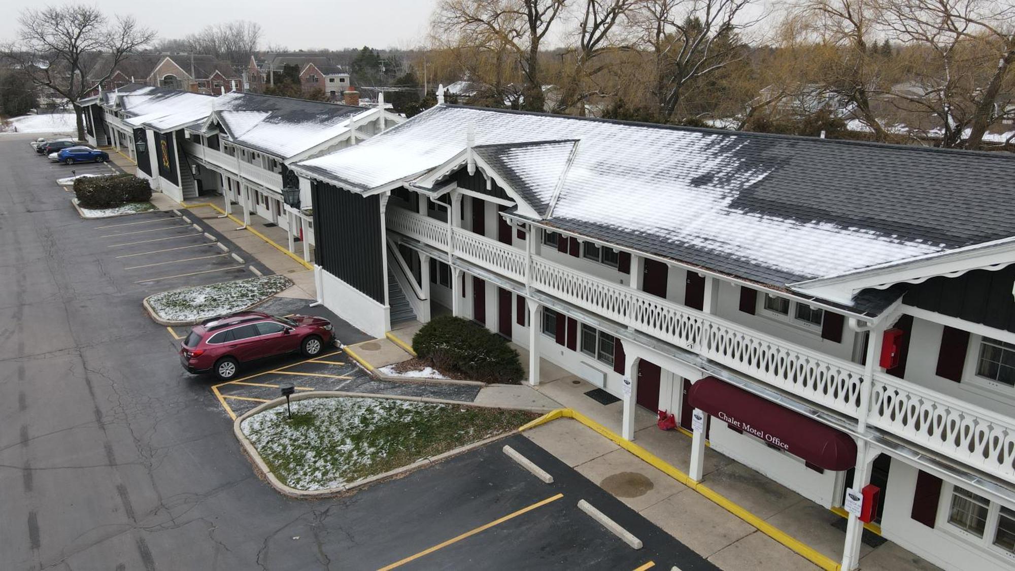The Chalet Motel Mequon Екстериор снимка