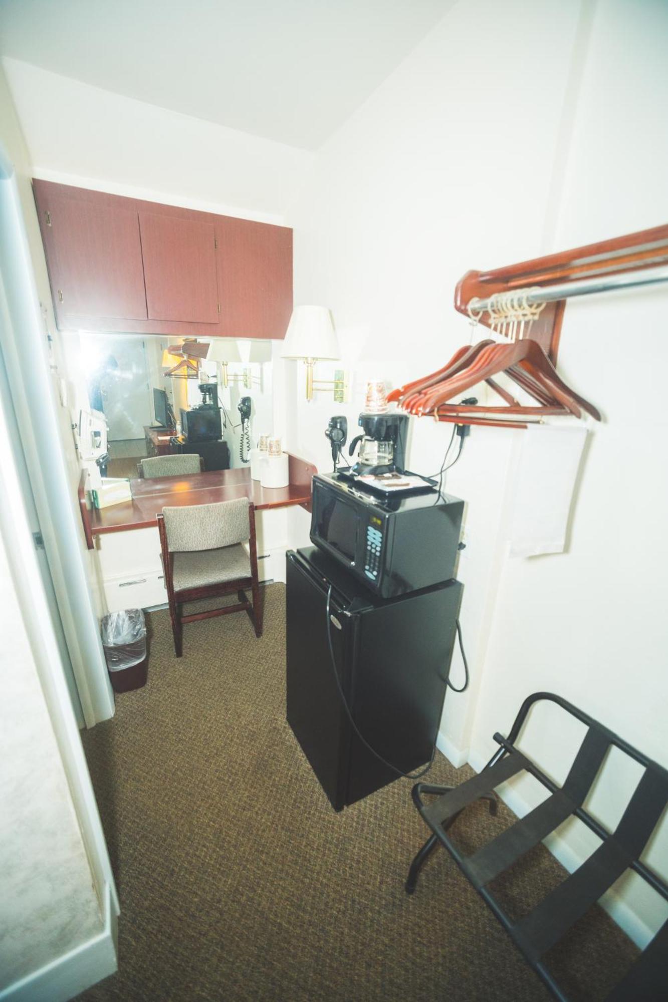 The Chalet Motel Mequon Екстериор снимка