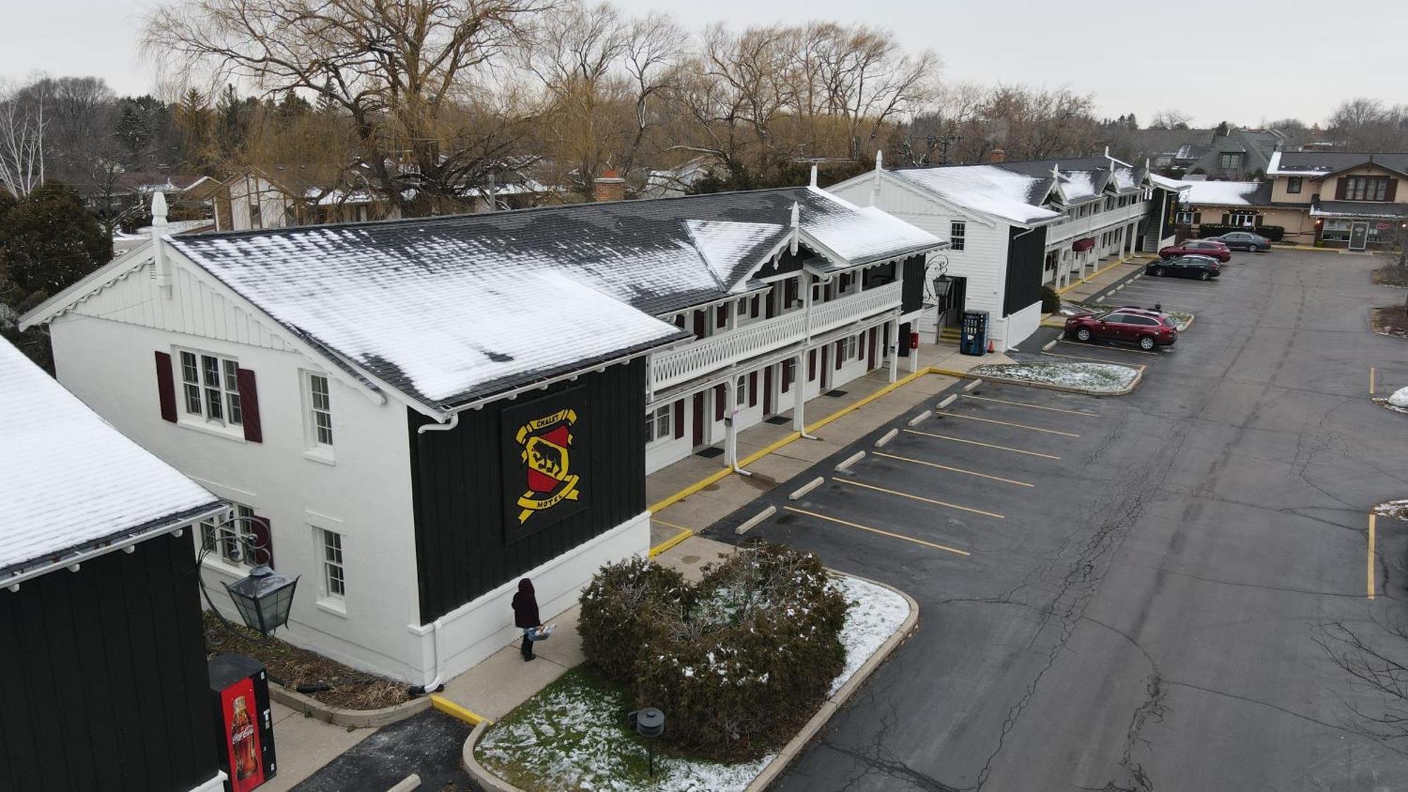 The Chalet Motel Mequon Екстериор снимка