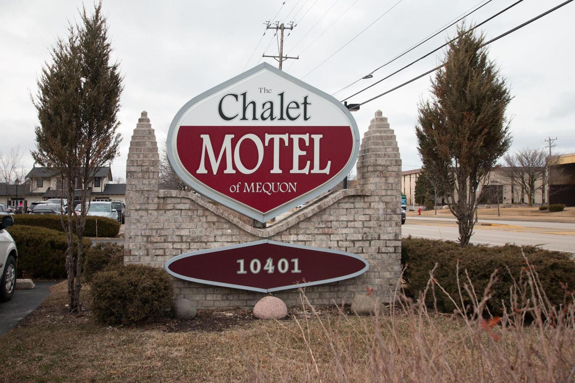 The Chalet Motel Mequon Екстериор снимка