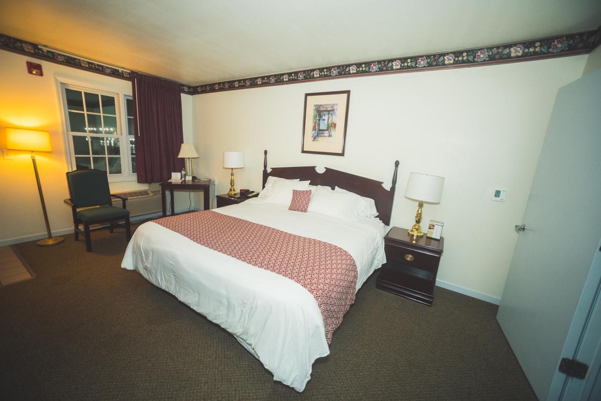 The Chalet Motel Mequon Екстериор снимка